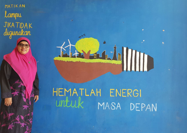 Libiah Mufidah MPd, Kepala Sekolah SMP Negeri 12 Surabaya. Foto-foto : Windy Goestiana/Basra