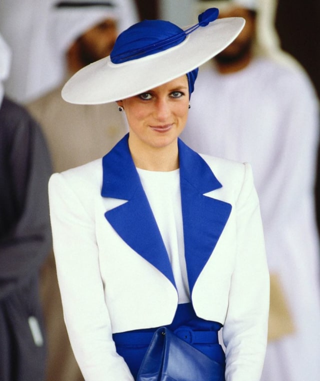 Putri Diana kenakan fascinator dan turban saat ke Dubai Foto: Instagram @lady.diana