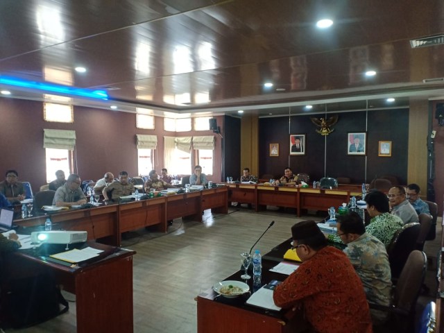 Suasana rapat pembahasan RZWP3K, di ruang Banmus DPRD Bangka Belitung. (Ggp/Babelhits)