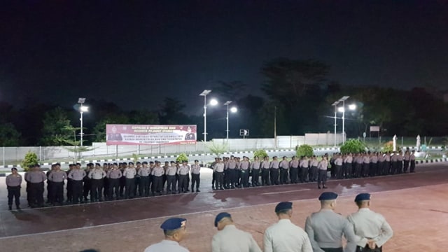 SEBANYAK 100 personel Brimob Polda Riau dikirim ke Papua, 17 Juli 2019, bergabung dengan Brimob Polda lainnya dalam Satuan Tugas Amole 2019 menjaga PT Freeport Indonesia. 
