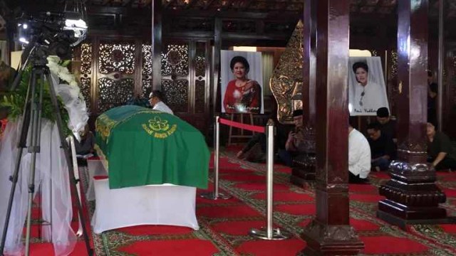 Siti Habibah wafat, Suasana di rumah duka Pendopo Rumah Duka Puri Cikeas