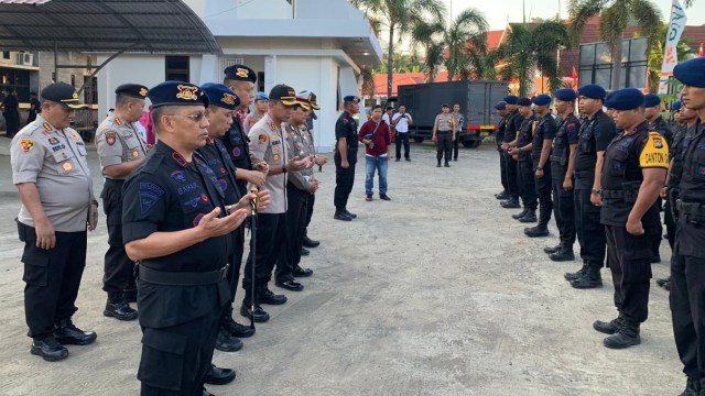 Polda Sulbar memberangkatkan ratusan personel Brimob untuk tugas pengamanan di Papua. Foto: Dok. Humas Polda Sulbar