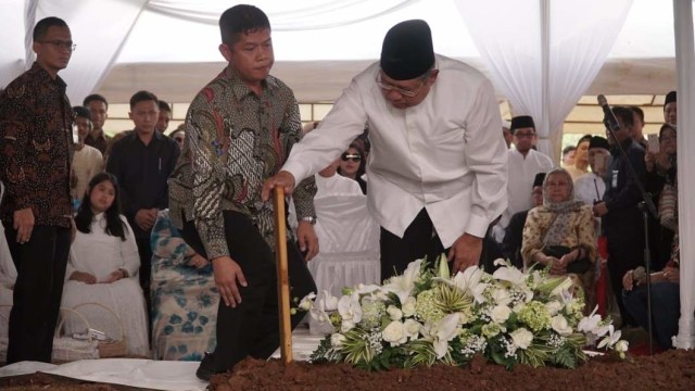 Salam Perpisahan SBY kepada Sang Ibunda (304488)