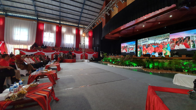 Rudiantara Uji Palapa Ring Timur: Video Call Bupati Asmat di Papua (41809)
