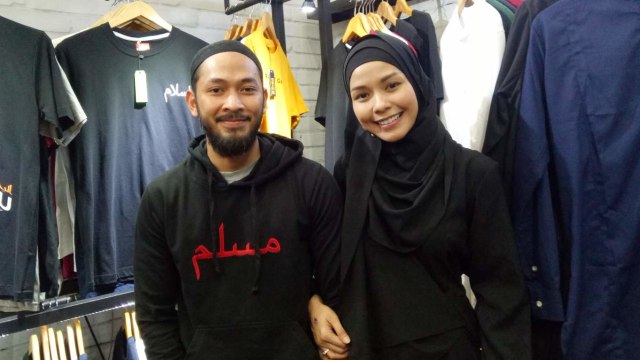 Uki Kautsar eks Noah dan istri Metha Yunatria ditemui di Muslim Lifefest, JCC Senayan. Foto: Sari Kusuma Dewi/kumparan