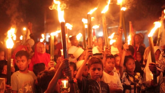 Hasil gambar untuk pawai obor
