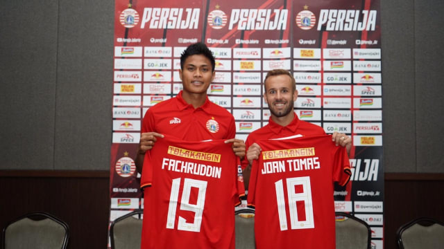 Dua pemain baru Persija, Fachruddin Aryanto dan Joan Tomas. Foto: Dok. Media Persija