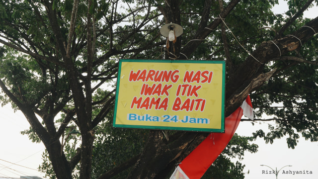 Warung Nasi Itik Gambut "Mama Baiti" (Foto : Rizky Ashyanita)
