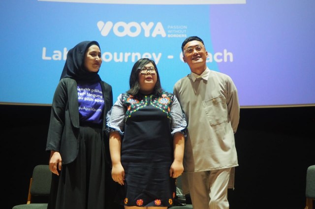 Kiri ke kanan: Dhias Kinanti (diplomat), Stephanie Wijanarko (CO Founder Vooya) dan Barli Asmara (Designer). Dok: Vooya 