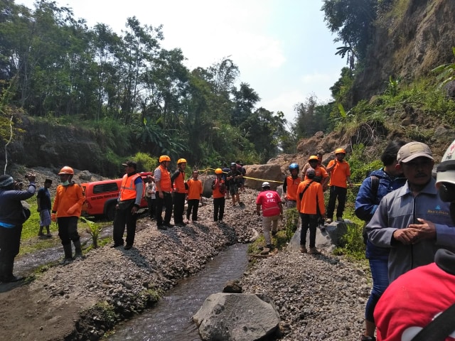 Seorang Penambang Pasir Tewas Tertimbun Longsoran di Sungai Boyong (85949)