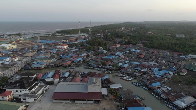 Potret udara Kampung Nelayan di Kuala Samboja, Kalimantan Timur. Foto: Faiz Zulfikar/kumparan