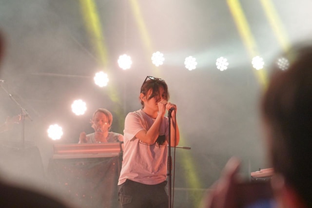 Aksi Teatrikal Superorganism di Hodgepodge Superfest 2019 (121272)