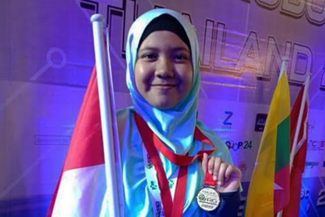 Salma Sonia Jneina Sagiri, siswi kelas 12 IPA 2 Boarding School, peraih juara dalam ajang WRG (Fernando Fitusia)