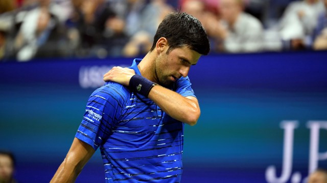 Novak Djokovic retired di babak 16 besar AS Terbuka 2019 akibat cedera bahu kiri. Foto: Danielle Parhizkaran-USA TODAY Sports/REUTERS.