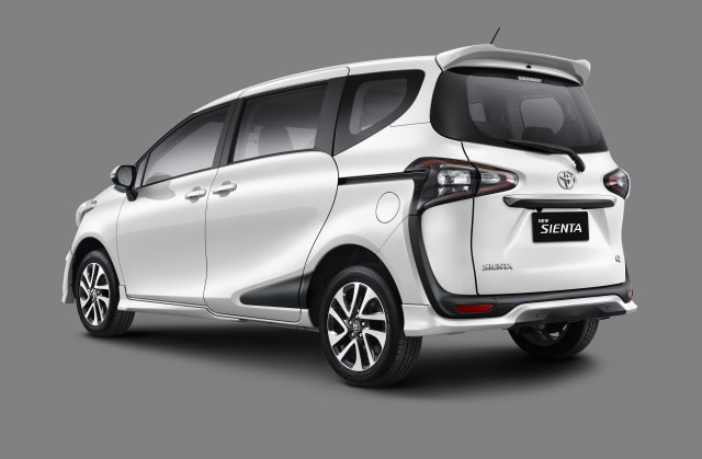 Diskon Toyota Sienta Facelift Tembus Rp 70 Juta (65456)
