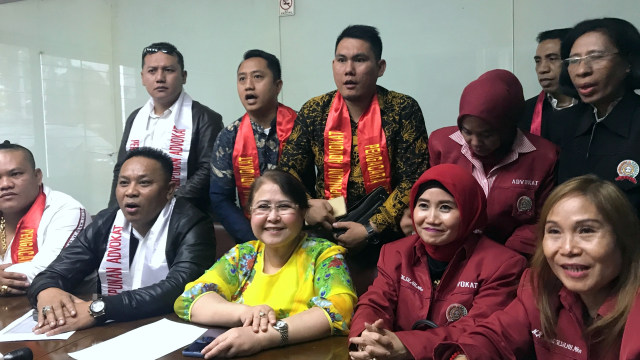 Elza Syarief di kantornya di Menteng, Jakarta Pusat, Senin (2/9). Foto: Regina Kunthi Rosary/kumparan