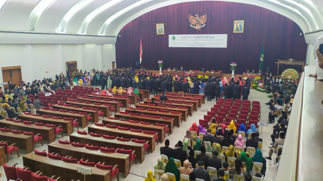 120 anggota DPRD Jabar masa jabatan 2019-2024 secara resmi dilantik di Gedung Merdeka, Kota Bandung, Senin (2/9). Foto: Rachmadi Rasyad/kumparan