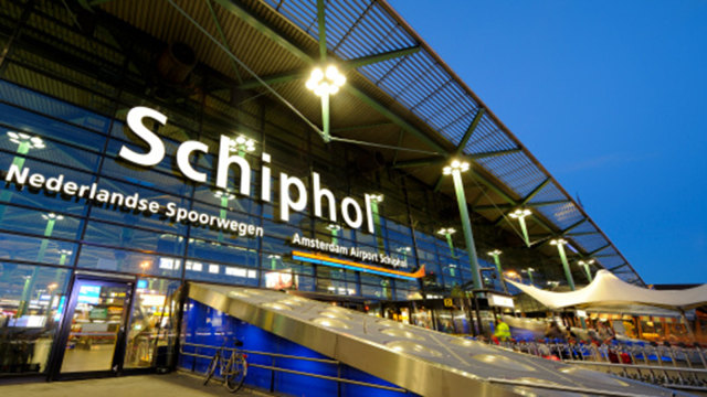 Bandara Schiphol di Amsterdam. Foto: Getty Images/VLIET
