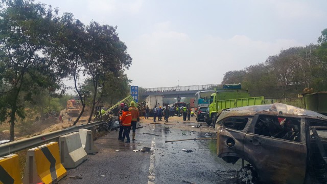 Foto: Kecelakaan Maut Di Tol Cipularang | Kumparan.com