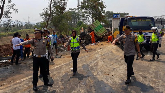 Kecelakaan Maut di Tol Cipularang Diduga karena Truk Terguling (749891)