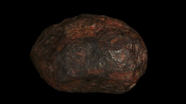 Mineral langka itu ditemukan di dalam Meteorit Wedderburn ini. Foto: Museums Victoria/CC BY 4.0