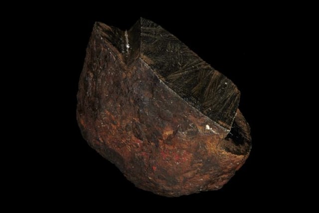 Riset Ungkap Mineral Baru yang Langka di Dalam Sebuah Meteorit (334230)