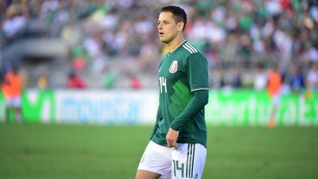 Javier 'Chicharito' Hernandez memperkuat Meksiko dalam sebuah pertandingan persahabatan di Pasadena, California. Foto: AFP/Frederic J. Brown