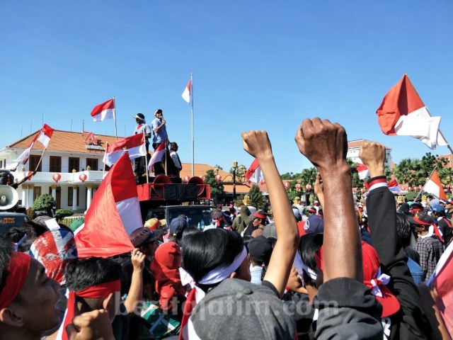 Masyarakat Indonesia Timur: Mama Khofifah Perhatikan Terus Papua
