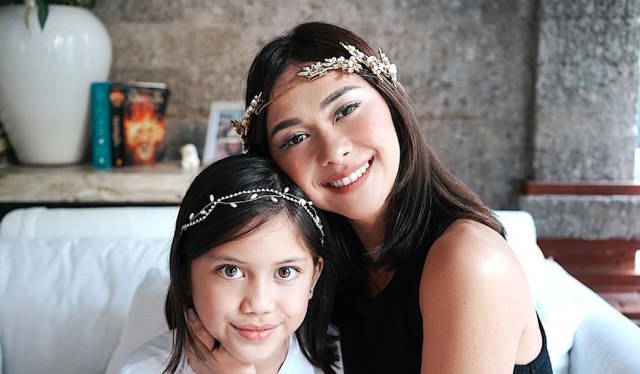 Nana Mirdad dan anak perempuannya. Foto: Instagram @nanamirdad_