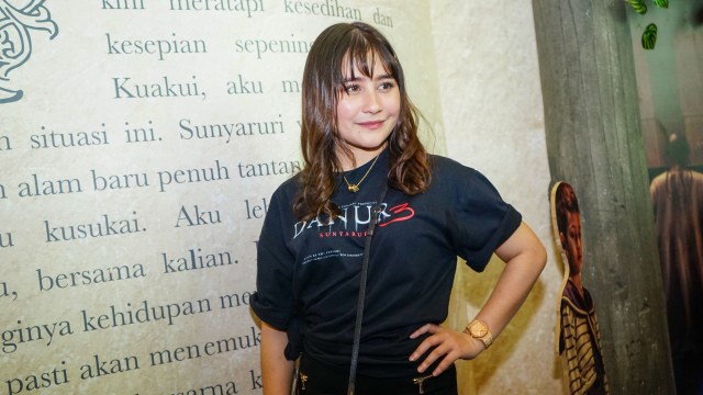 Artis Prilly Latuconsina saat hadir di launching poster dan trailer Film Danur 3 di Grand Indonesia, Jakarta,  Senin, (2/9). Foto: Dok. Ronny