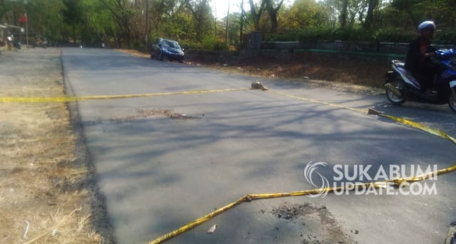 Garis polisi di TKP pembacokan pelajar SMP di Kampung Gunung Sumping tepatnya depan Taman Tenjoresmi, Desa Citepus, Kecamatan Palabuhanratu, Kabupaten Sukabumi, Senin (2/9/2019). | Sumber Foto:Nandi