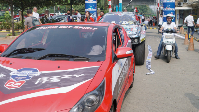 Rombongan Jambore Kendaraan Listrik Nasional tiba di PLN Disjaya Jakarta, Selasa (3/9). Foto: Helmi Afandi Abdullah/kumparan