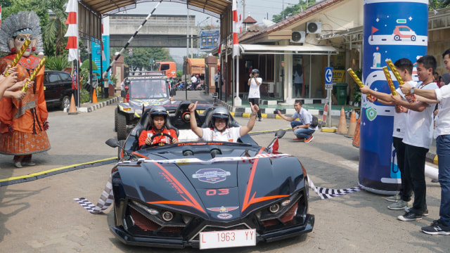 Rombongan Jambore Kendaraan Listrik Nasional tiba di PLN Disjaya Jakarta, Selasa (3/9). Foto: Helmi Afandi Abdullah/kumparan