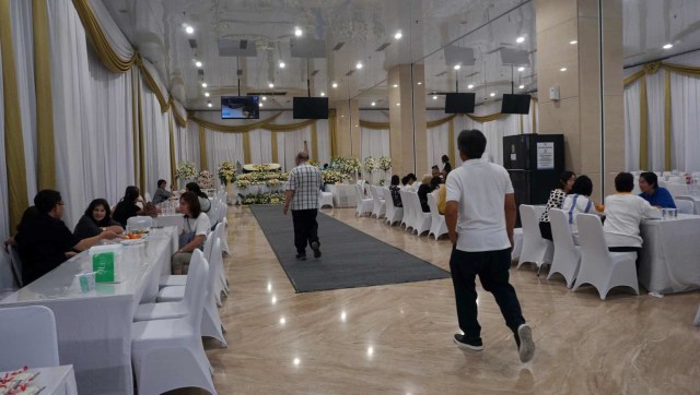 Suasana rumah duka korban kecelakaan tol Cipularang, Ngedi Budoyanto di Grand Heaven, Pluit, Jakarta, Selasa (3/9). Foto: Fanny Kusumawardhani/kumparan