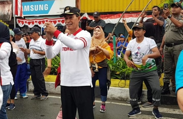 Wakil Walikota Ambon, Syarif Hadler juga ikut bergoyang Kaka Enda (3/9) Dok : Lentera Maluku