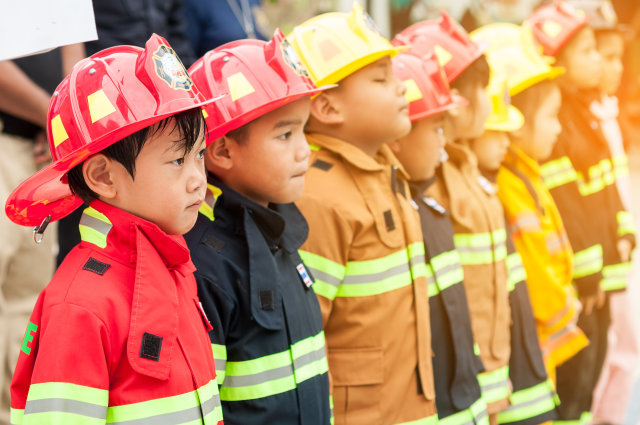 Ilustrasi anak ikut simulasi kebakaran Foto: Shutterstock