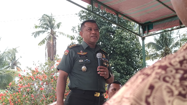Ketua Tim Wasev Kolonel Inf Yudianto Putrajaya memberi pemaparan kepada masyarakat