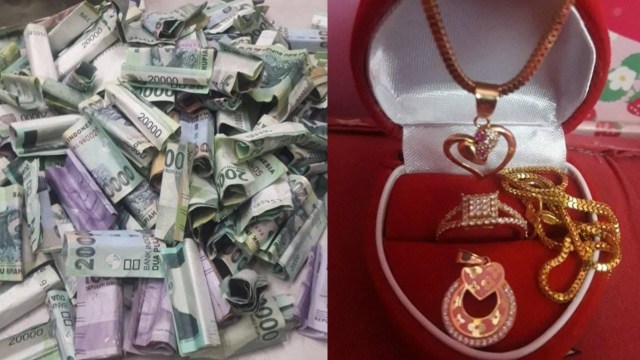 Dedy Sibarany berhasil belikan istri perhiasan setelah menabung satu tahun dengan berhenti merokok. Foto: Facebook/Dedy Sibarany