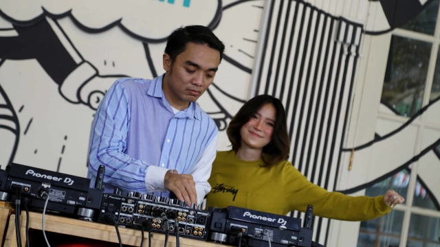 Foto: Ngobrol Bareng Dipha Barus dan Monica Karina soal 'You Move Me' (243485)