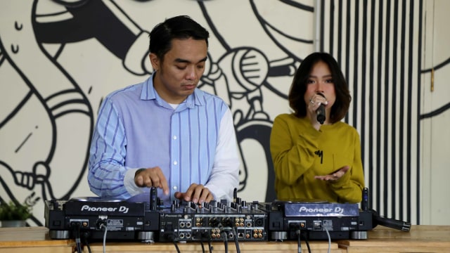 Foto: Ngobrol Bareng Dipha Barus dan Monica Karina soal 'You Move Me' (243484)