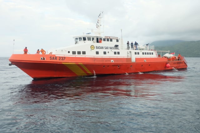 Kapal milik Badan SAR Nasional saat proses pencarian Kapal MV Nur Allya. Foto: Doc Basarnas Ternate