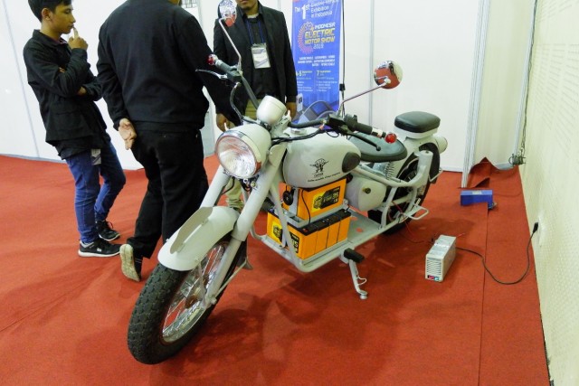 Sepeda motor listrik kustom Foto: Aditya Pratama Niagara/kumparan
