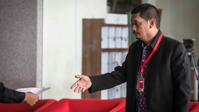 Direktur PT Industri Telekomunikasi Indonesia (INTI) Darman Mappangara bersiap menjalani pemeriksaan di Gedung KPK, Jakarta. Foto: ANTARA FOTO/Aprillio Akbar