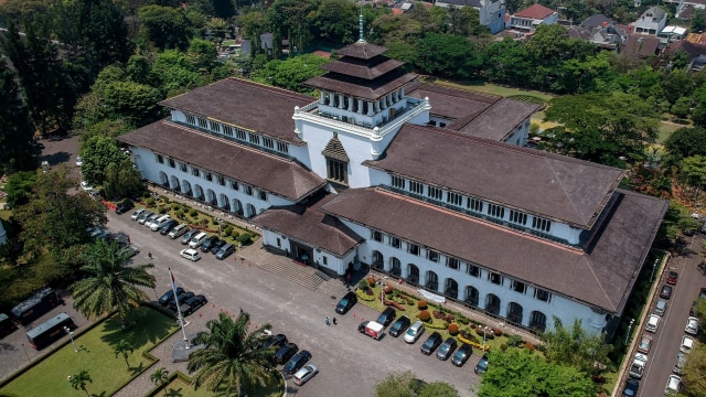 Foto udara pusat pemerintahan Provinsi Jawa Barat di Gedung Sate, Bandung, Jawa Barat. Foto: ANTARA FOTO/Raisan Al Farisi