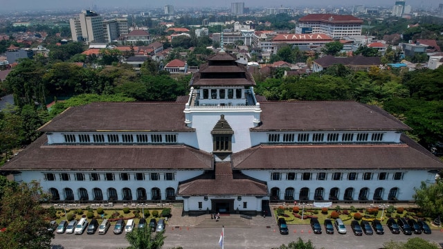 Foto udara pusat pemerintahan Provinsi Jawa Barat di Gedung Sate, Bandung, Jawa Barat. Foto: ANTARA FOTO/Raisan Al Farisi