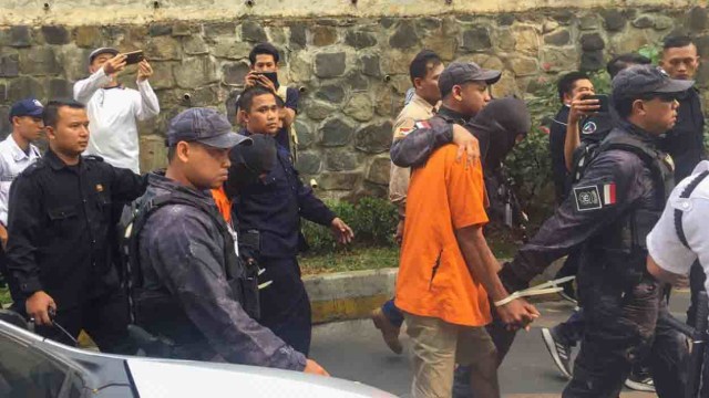 Proses rekonstruksi pembunuhan Pupung dan Dana di Apartemen Kalibata City