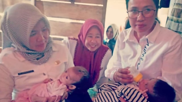 Bayi kembar, Fauzan dan Fauzin, penderita gizi buruk kini mendapatkan penanganan secara medis. Foto: Dok. Istimewa