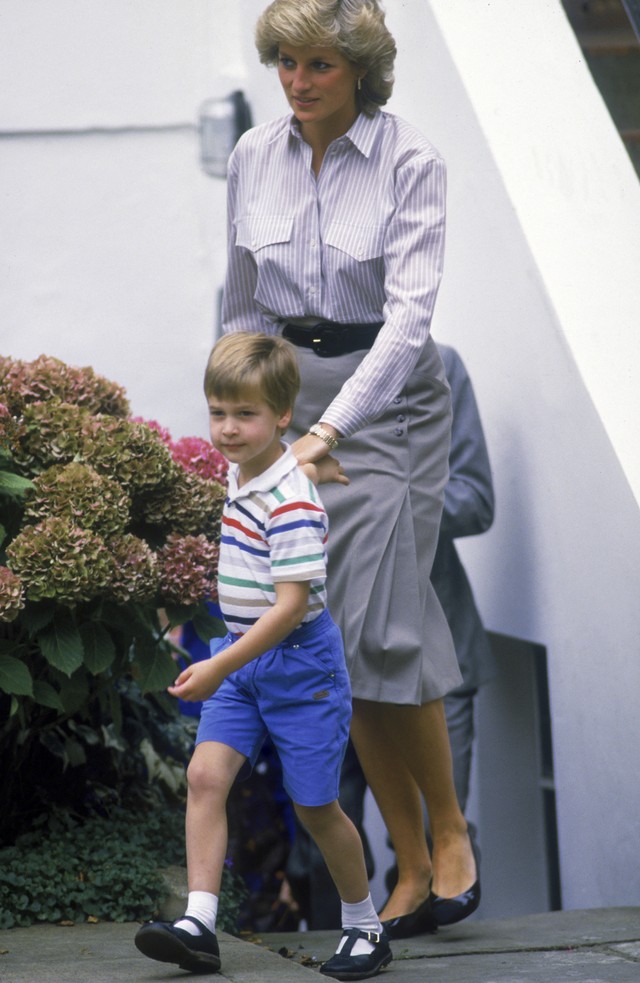 Putri Diana mengantar Pangeran William dan Pangeran Harry ke sekolah. Foto: Getty Images/Princess Diana Archive