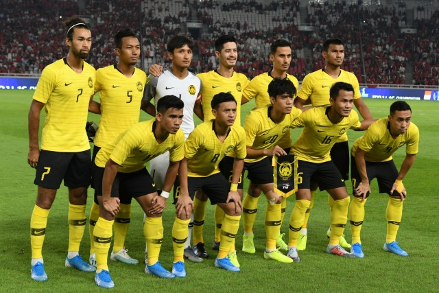 Pesepak bola timnas Malaysia berpose sebelum pertandingan melawan timnas Indonesia pada laga Kualifikasi Piala Dunia 2022). Foto: ANTARA FOTO/M Risyal Hidayat