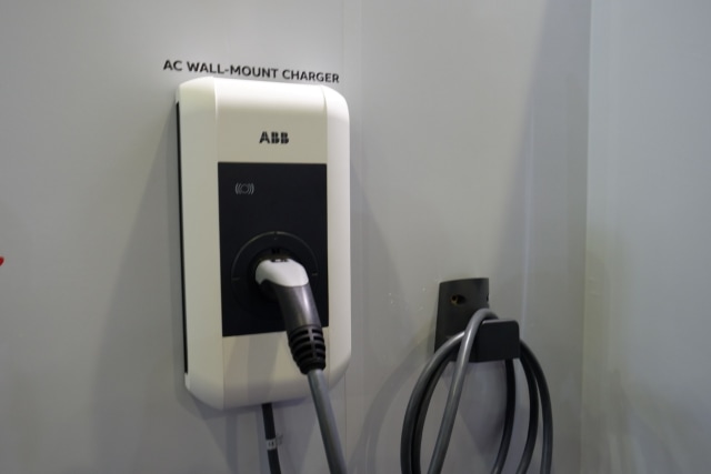 Perangkat charger dari ABB Foto: Aditya Pratama Niagara/kumparan